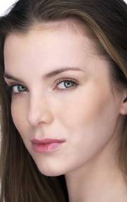   / Betty Gilpin