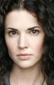   / Laura Mennell