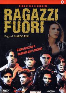      / Ragazzi fuori